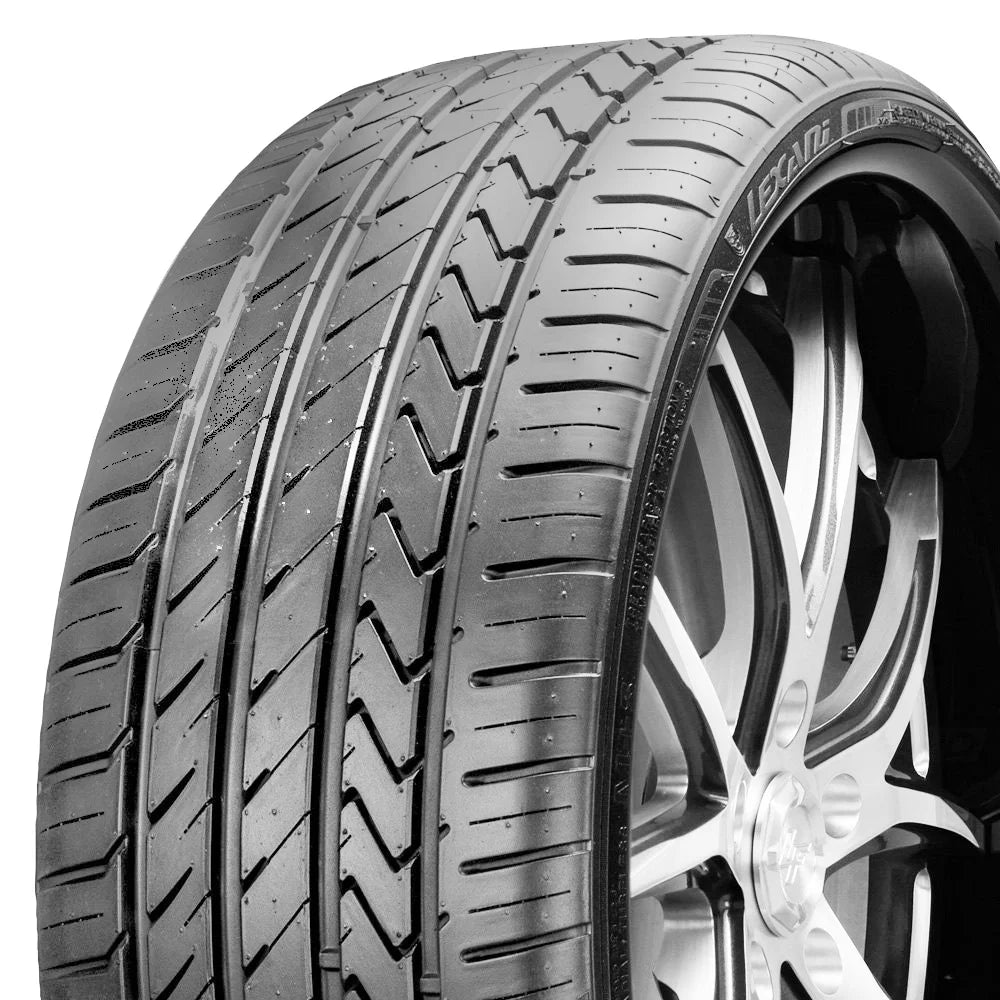 225/40R19 High Performance Tire P8933