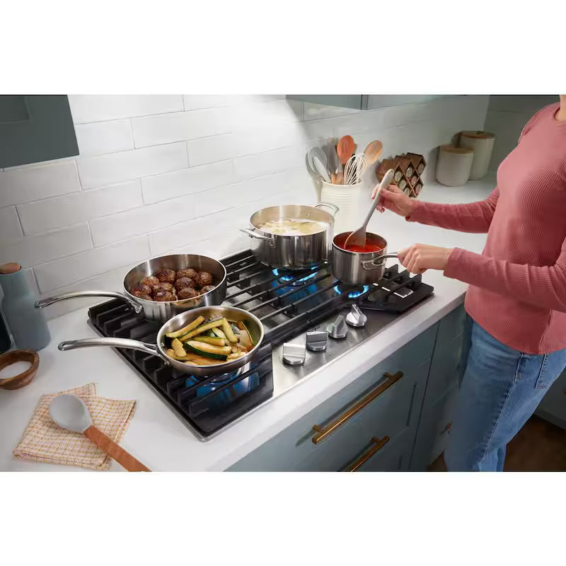 4-Burners Recessed Gas Cooktop in Black G136