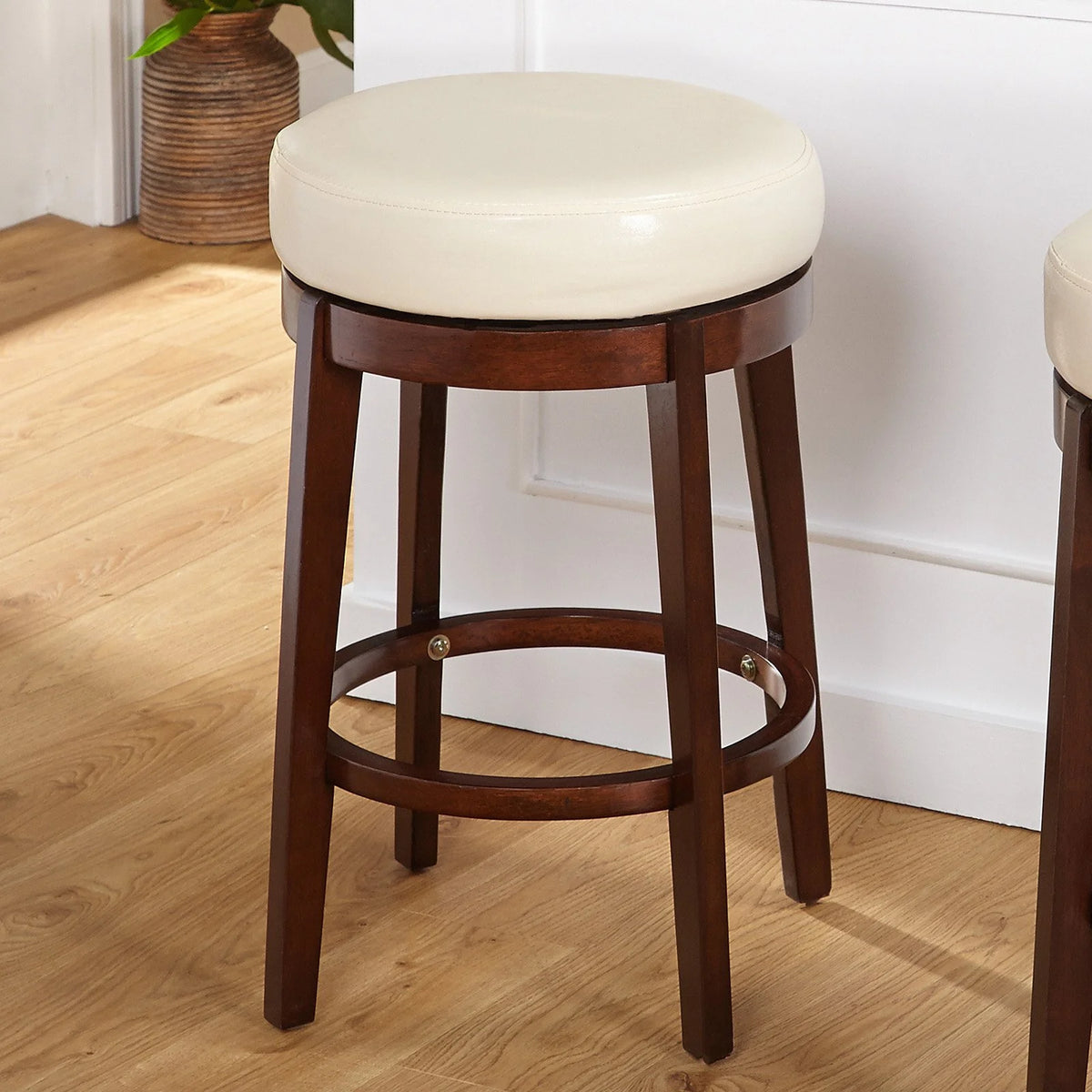 24” Single Swivel Counter Height Stool O6922