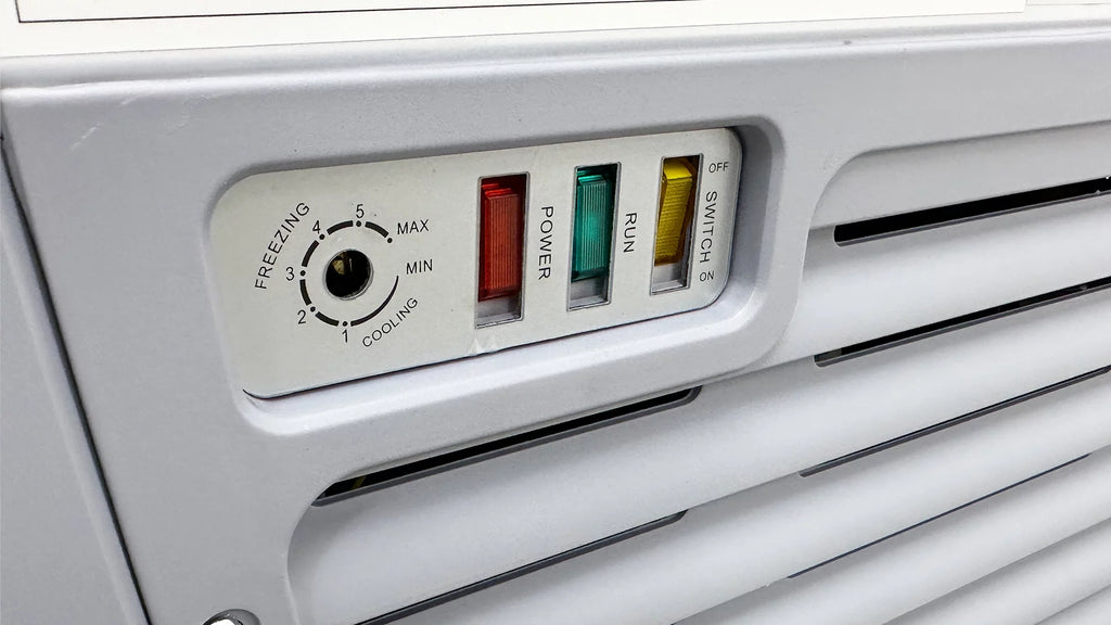 White Curved Glass Top Display Chest Freezer Z472
