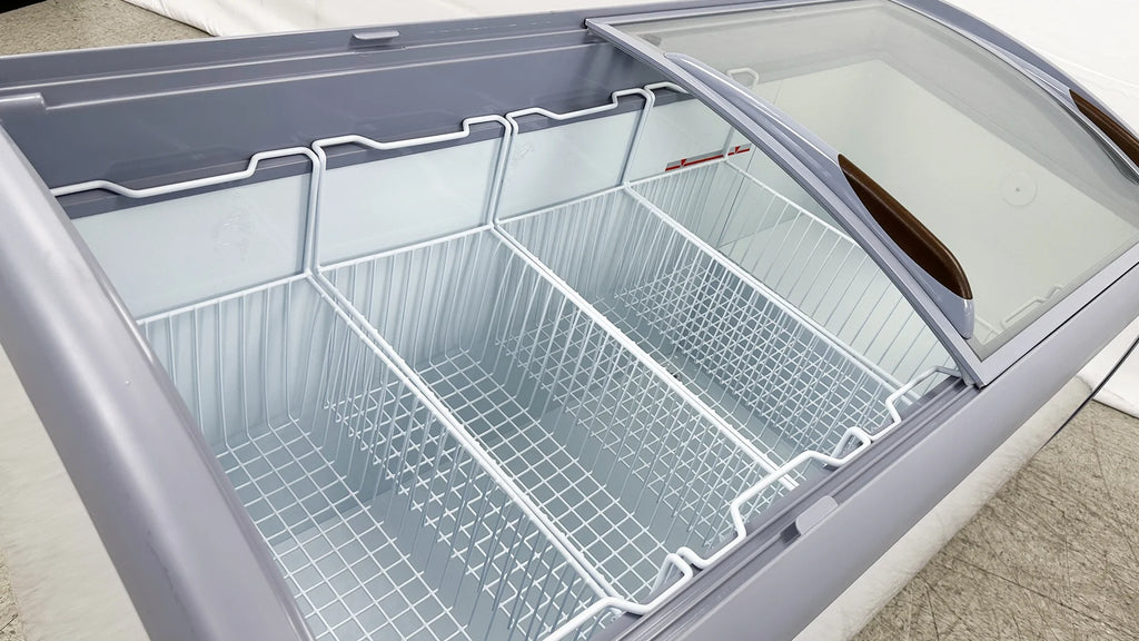 White Curved Glass Top Display Chest Freezer Z472